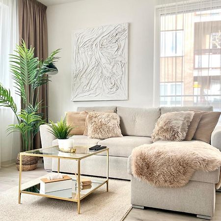 The Elite Suite II Downtown Ac & Garage Parking บราติสลาวา ภายนอก รูปภาพ