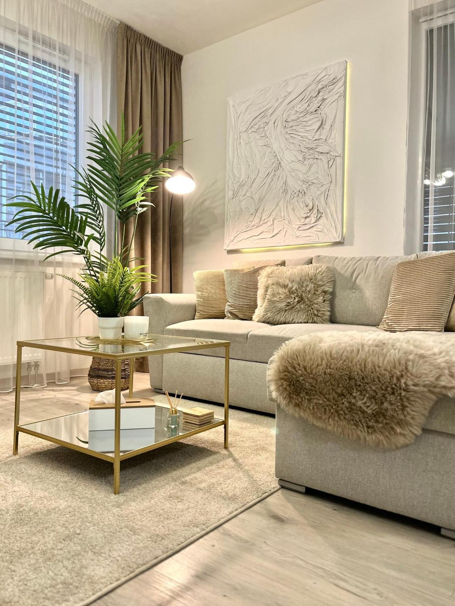 The Elite Suite II Downtown Ac & Garage Parking บราติสลาวา ภายนอก รูปภาพ